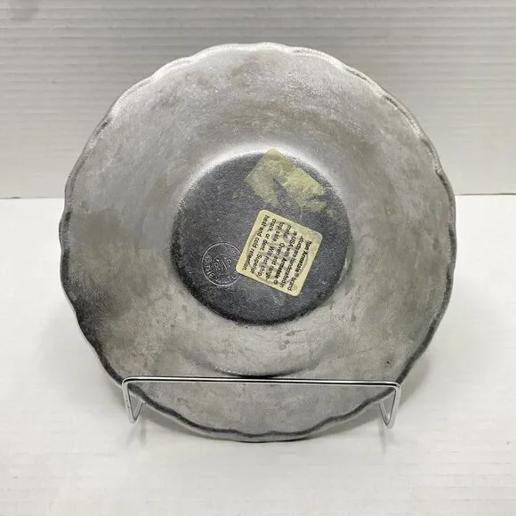 Vintage Wilton Armetale Oak Leaf and Acorn Aluminum Serving Bowl 9" - Picture 4 of 6